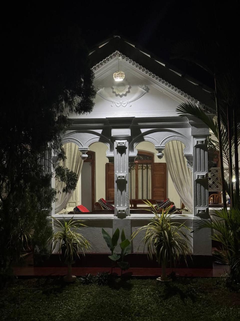Grand Villa Хиккадува Экстерьер фото